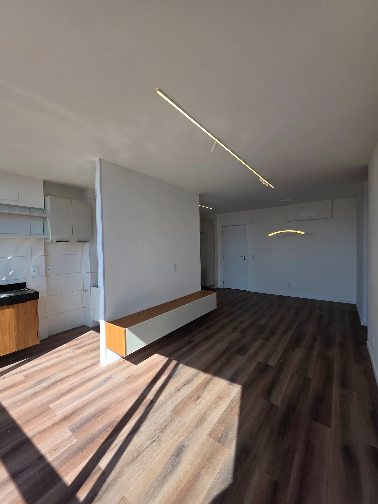 Sala ampla para dois ambientes do apartamento Torre Evidence